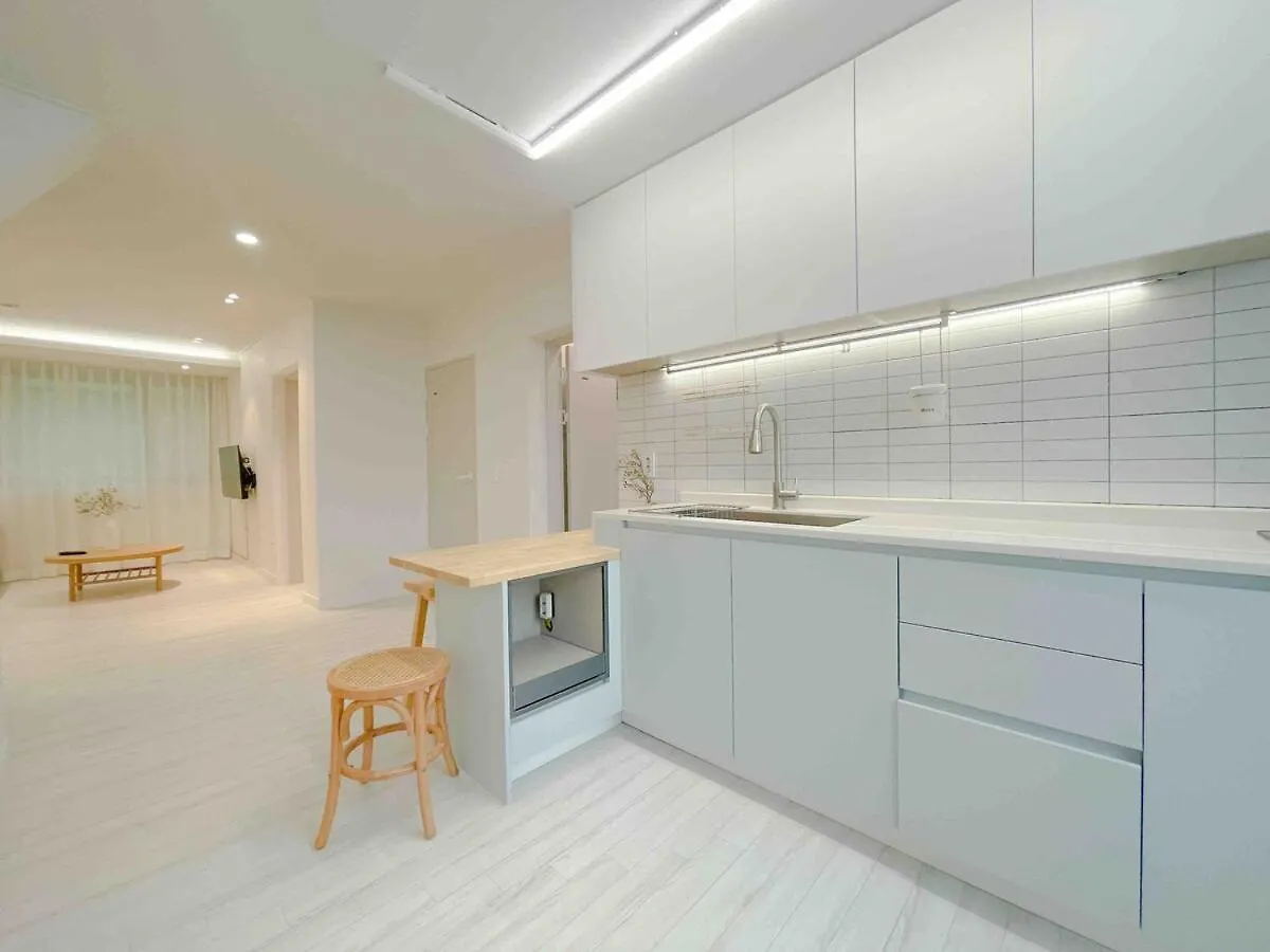 Апартаменты Designer Cozy 3Br House In Hongdae Сеул